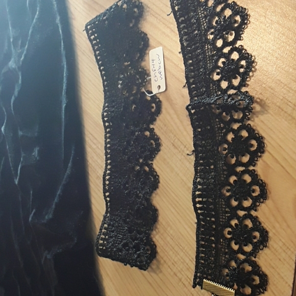 Choker - Picture 3 of 3